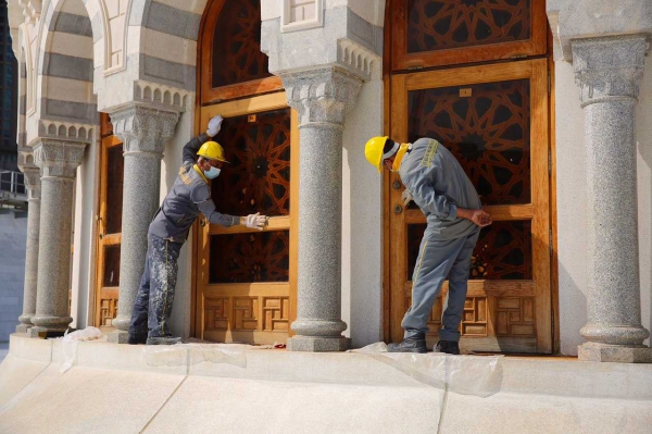 اعمال صيانة ابواب المسجد الحرام