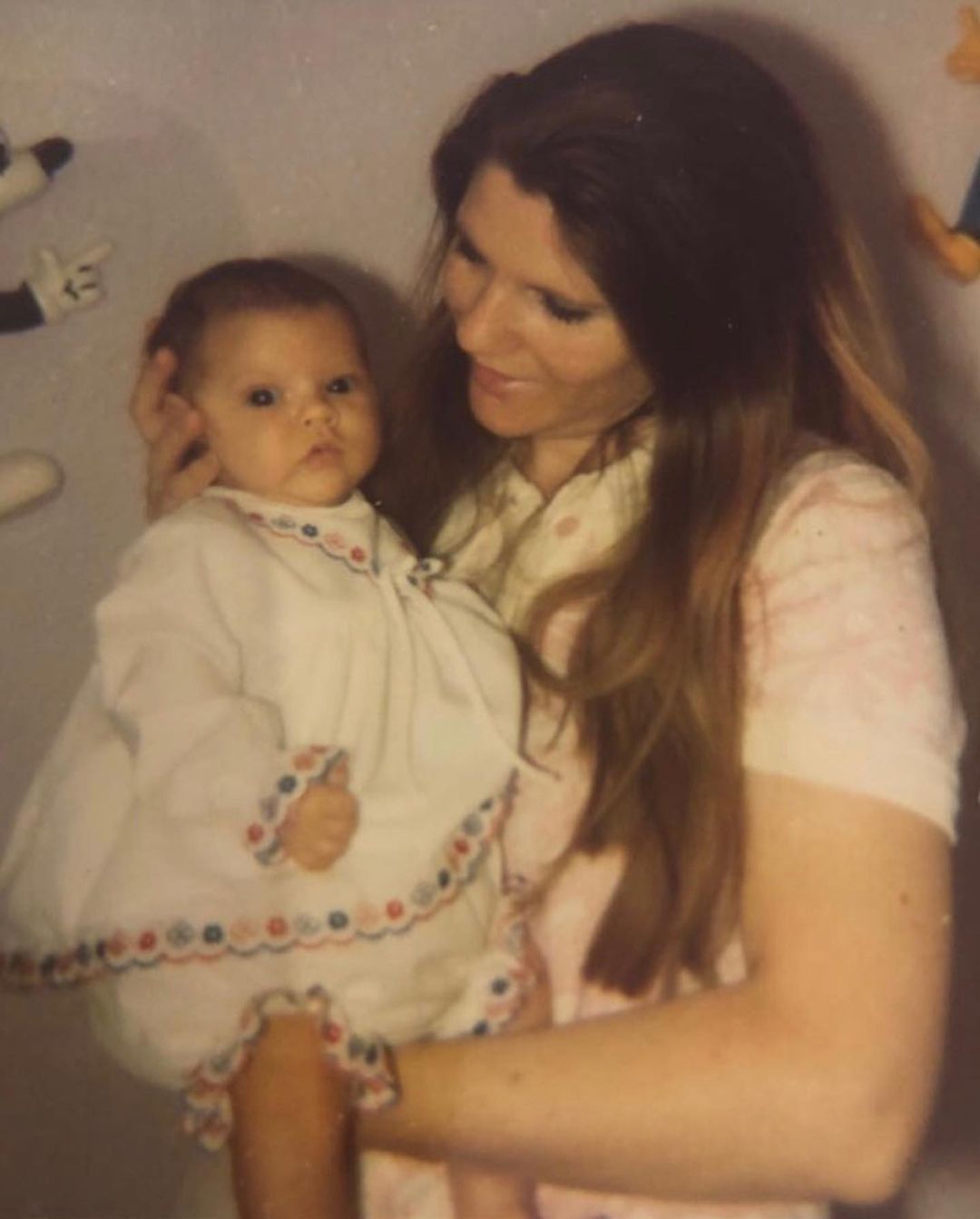 فيكتوريا بيكهام طفلة مع والدتها