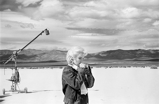 مارلين مونرو في صحراء نيفادا في عام 1960
