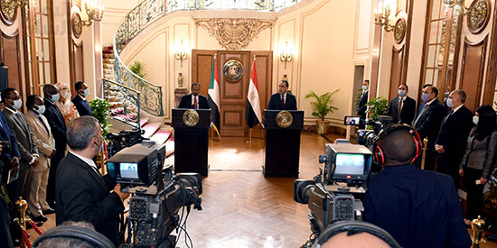 رئيس الوزراء بمؤتمر صحفى مع نظيره السودانى (11)