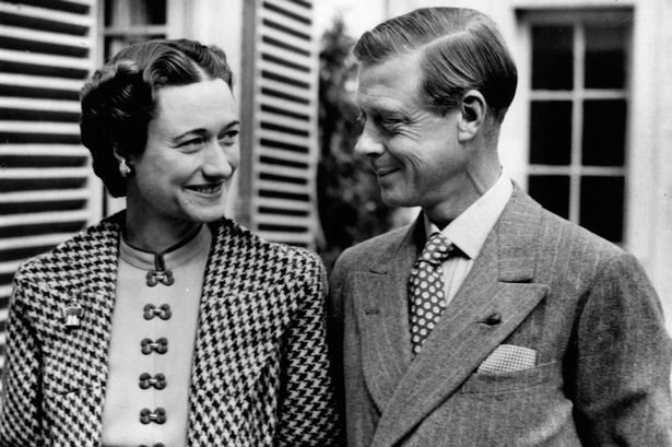 مسلسل أزمات العائلة المالكة البريطانية منذ 85 عاما تنحى الملك إدوارد الثامن عن العرش عام 1936 عاصفة زواج الأميرة مارجريت 1952 عام الرعب 1992 وفاة ديانا 1997 وتصريحات هارى وميجان تزلزل القصر الملكى 2021 اليوم السابع
