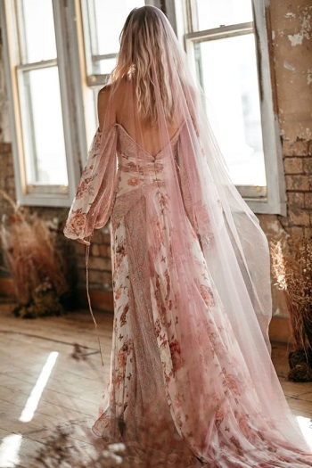 فستان زفاف ملون