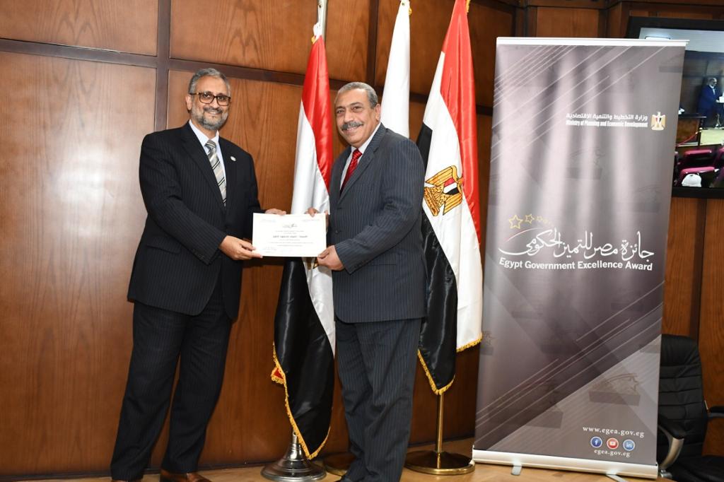 أحد الفائزين بجائزة مصر للتميز