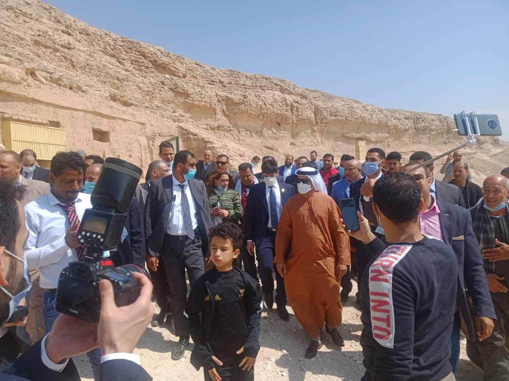 سفير الإمارات يزور منطقة تل العمارنة الأثرية (2)