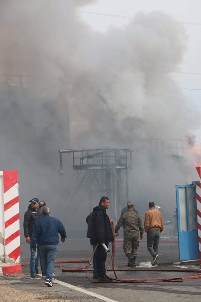 حريق مصنع الزفت والأسفلت فى ولاية قابس (3)