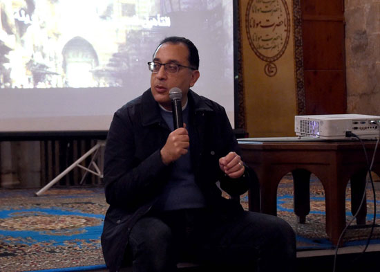رئيس الوزراء على بساط المحبة مع سكان القاهرة التاريخية (3)