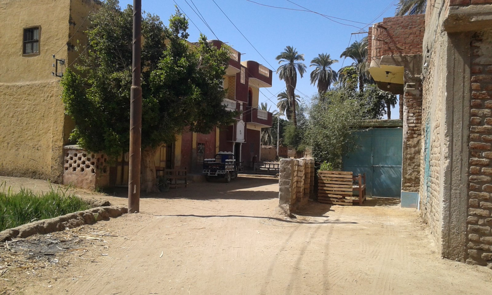 شوارع قرية خور أبو علي الجارى تطويرها ضمن مبادرة حياة كريمة (2)