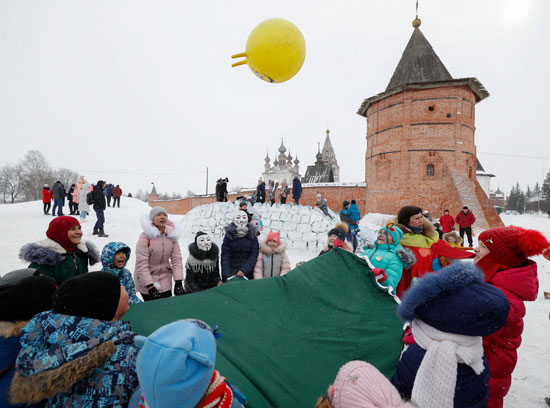 روسيا تودع فصل الشتاء وتستقبل الربيع بكرنفال ماسلينيتسا (6)