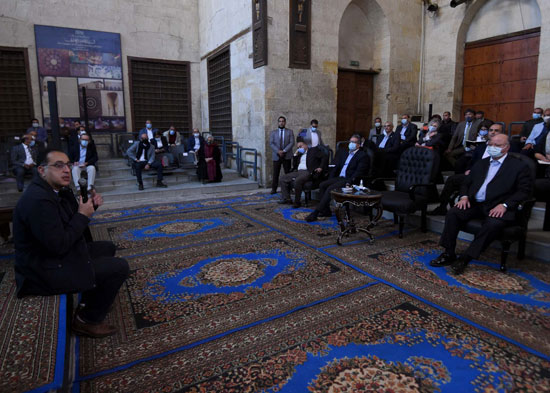 رئيس الوزراء على بساط المحبة مع سكان القاهرة التاريخية (1)
