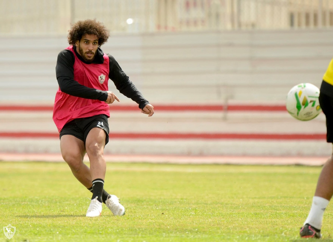 عبد الله جمعة يصوب الكرة