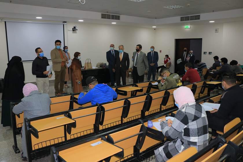 رئيس جامعة النهضة يتابع تنفيذ اجراءات الوقاية من كروونا خلال الامتحانات