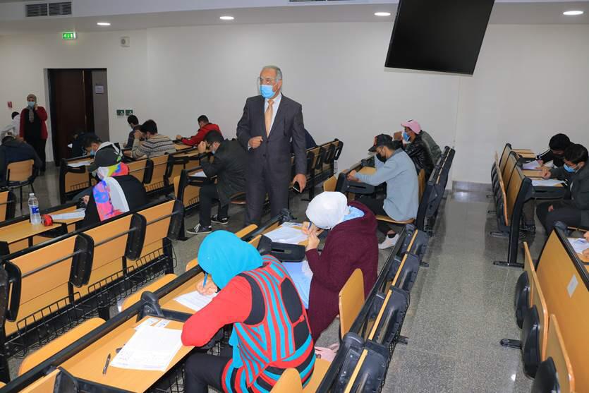 الدكتور حسام الملاحى يتفقد اجراءات الامتحانات بجامعة النهضة