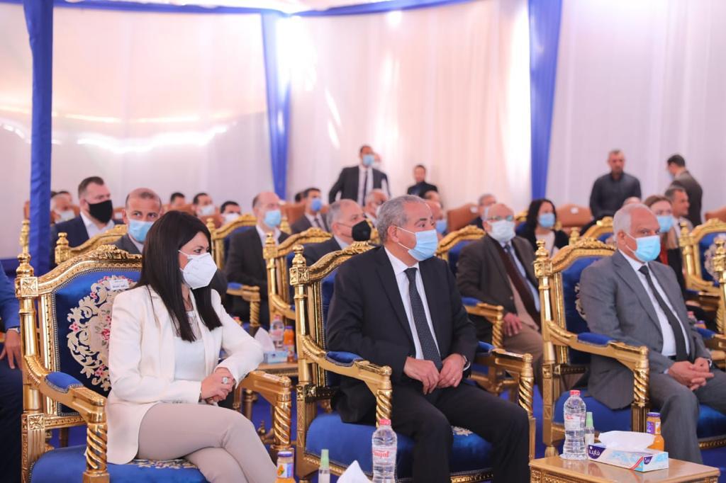 حضر الافتتاح كذلك كل من اللواء شريف باسيلي، رئيس الشركة المصرية القابضة للصوامع والتخزين، وسفير الدنمارك ومحافظ الجيزة