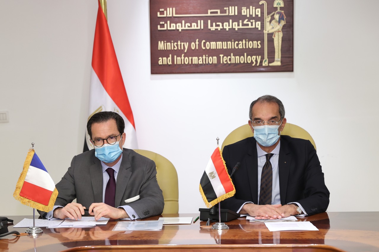وزير الاتصالات والسفير الفرنسي