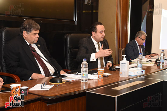 اجتماع لجنة الصحة بمجلس النواب برئاسة الدكتور أشرف حاتم رئيس اللجنة  (8)