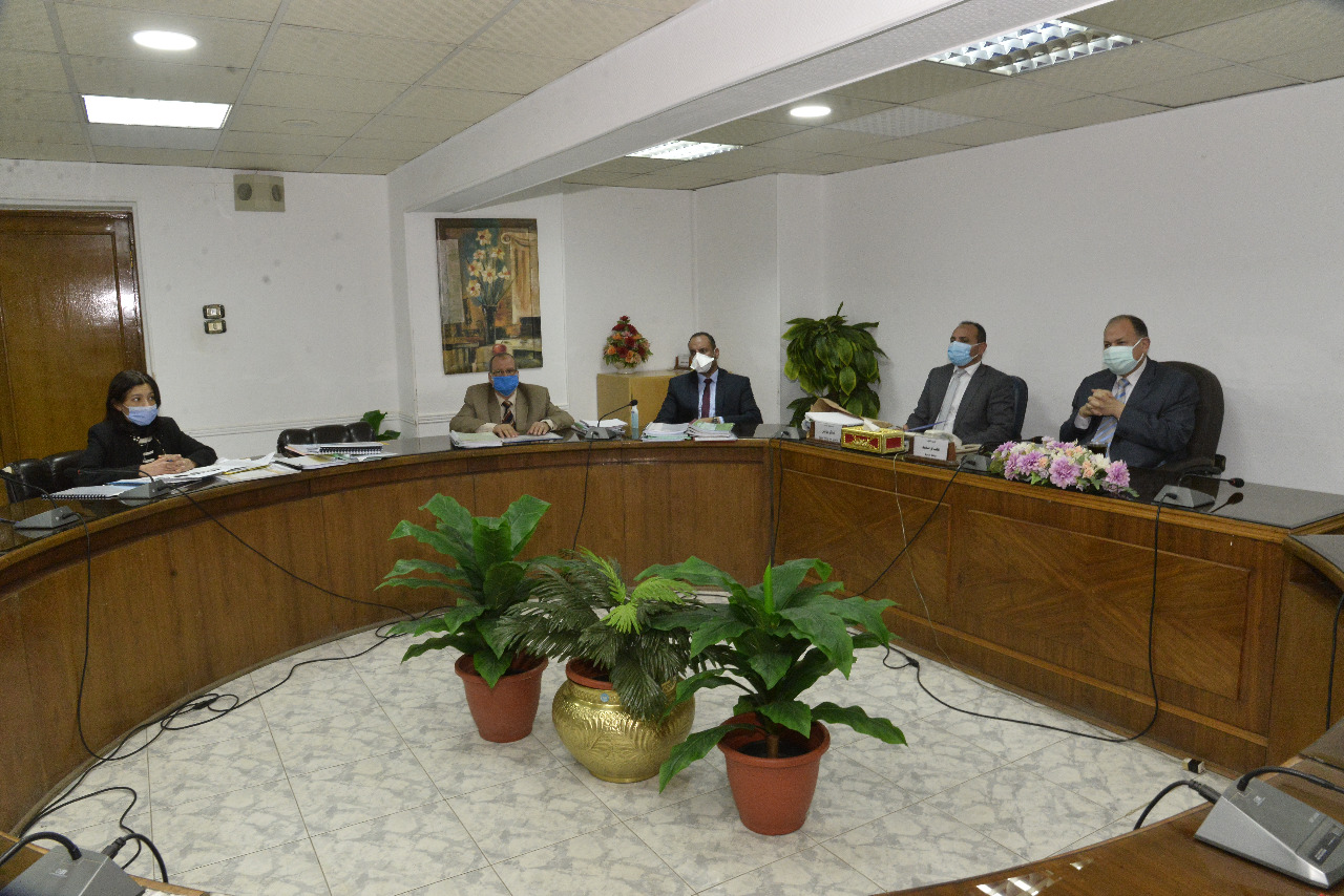 محافظ أسيوط يترأس اجتماع لجنة اختيار القيادات لشغل عدد من المناصب القيادية (3)