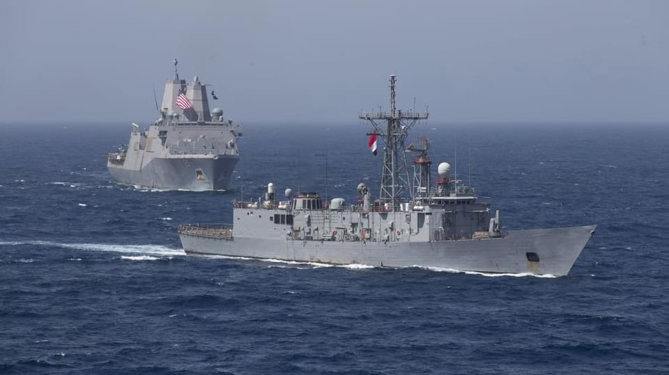 القوات البحرية المصرية والأمريكية تنفذان تدريبًا بحريًا (2)