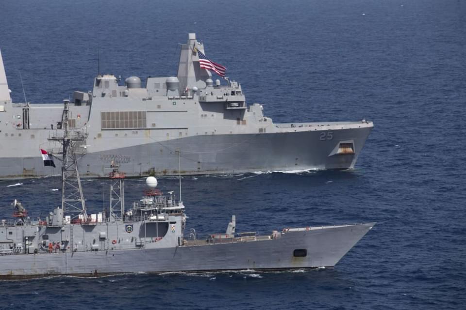 القوات البحرية المصرية والأمريكية تنفذان تدريبًا بحريًا (3)