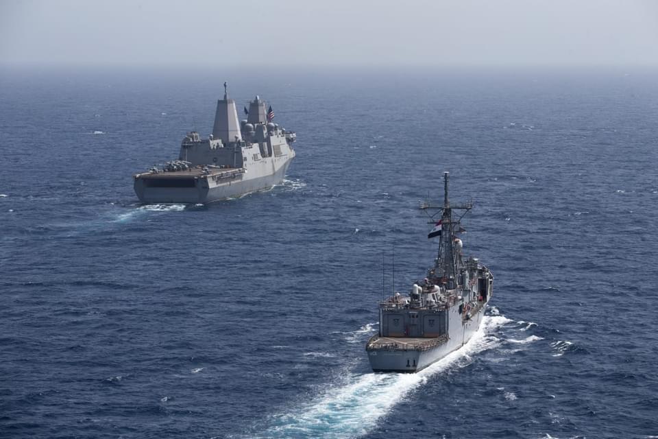 القوات البحرية المصرية والأمريكية تنفذان تدريبًا بحريًا (1)