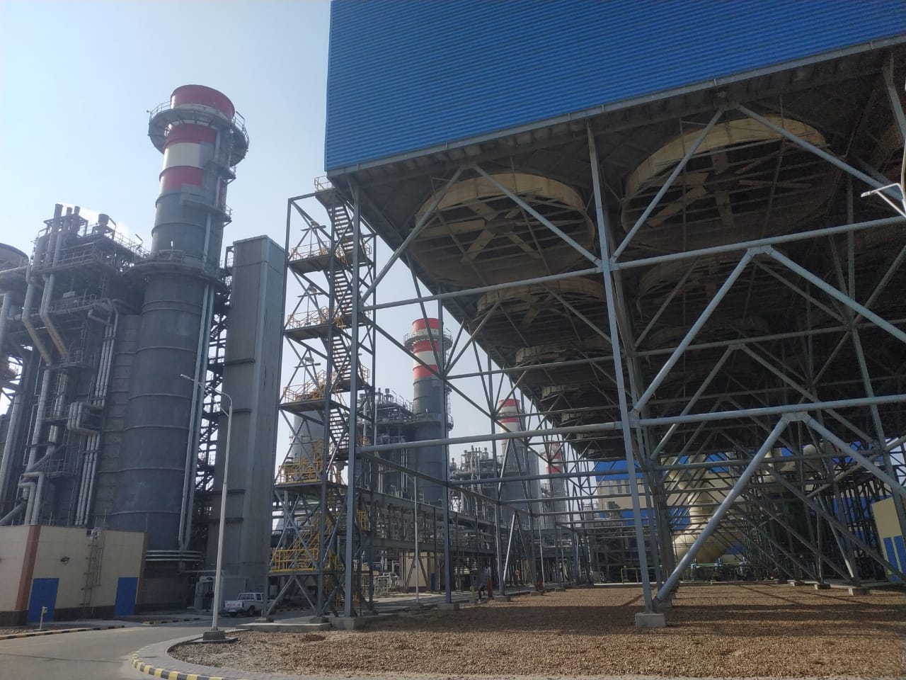 البيئة تبدأ متابعة انبعاثات محطة غرب دمياط لإنتاج الكهرباء