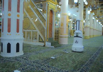 الروبوت يعقم المسجد