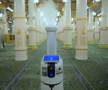 الروبوت يطهر المسجد