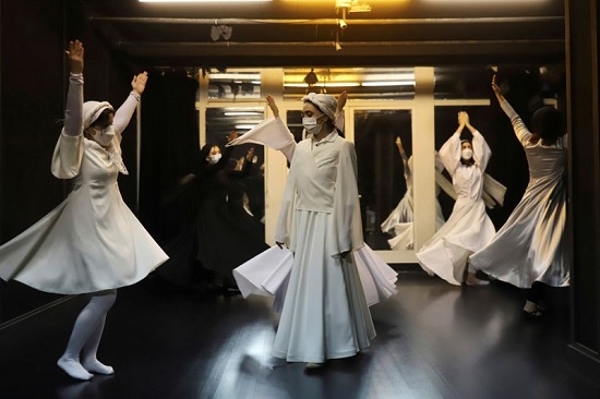فرقة رقص دربتها بشرى في طهران
