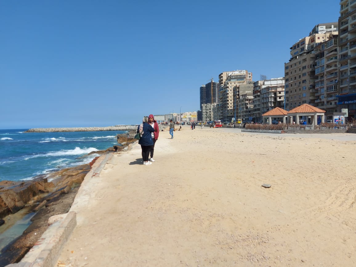 التنزه على شواطىء الإسكندرية
