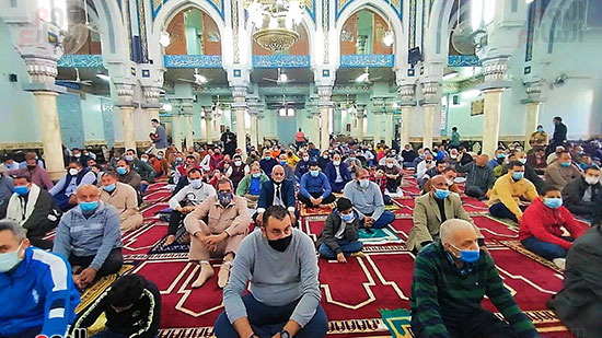 اهالى-دمنهور-يؤدون-الصلاة-فى-مسجد-التوبة