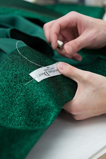 تصنيع الفستان في ديور