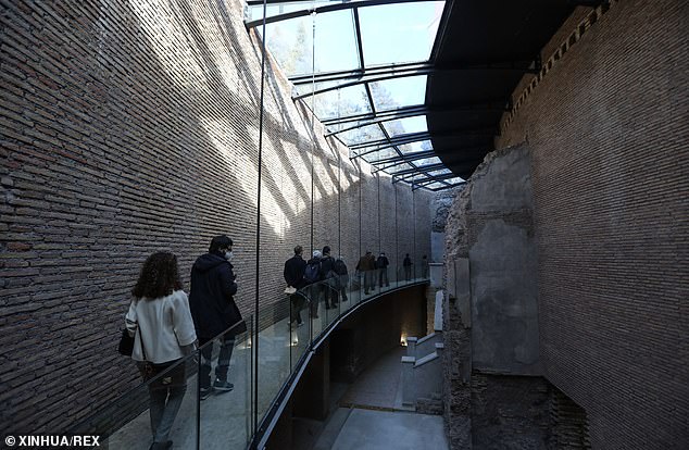 افتتاح الضريح للزوار افتتاح الضريح للزوار