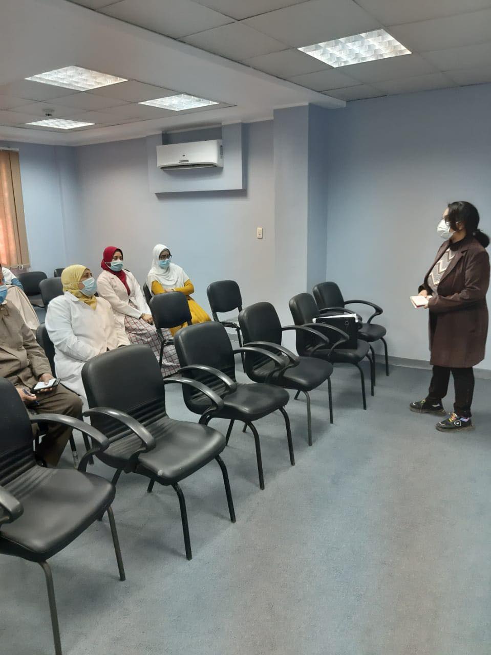 دورة تدريبية للأطباء والتمريض والفنيين بمستشفى الحميات