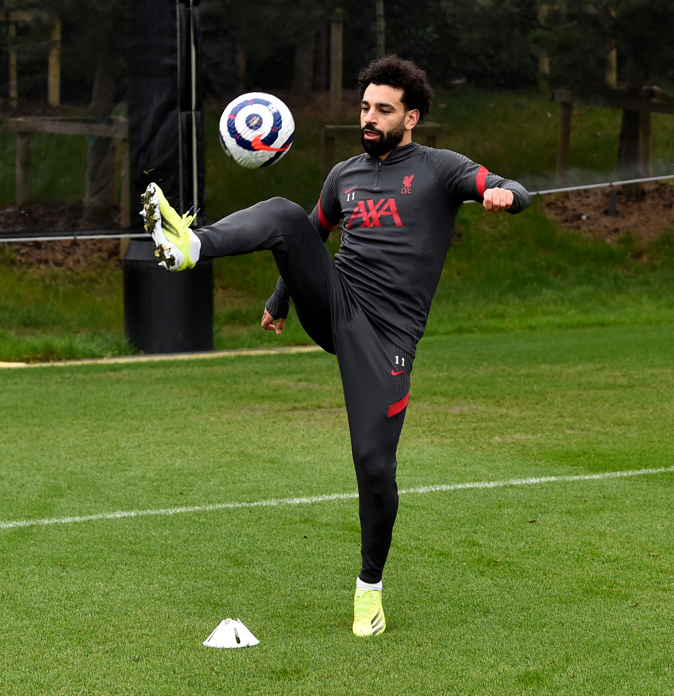 محمد صلاح يتدرب على الكرة