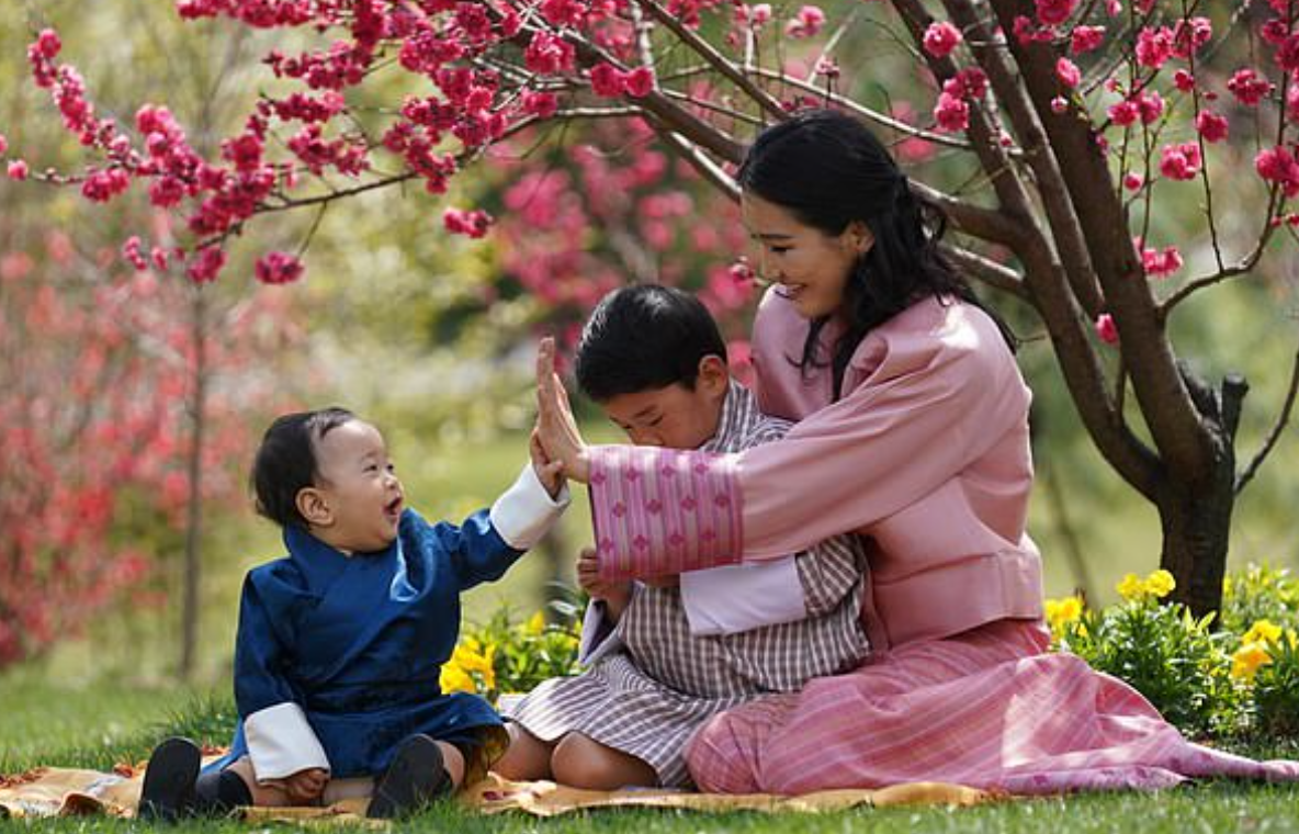 ملكة بوتان وأطفالها