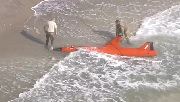 طائرة بدون طيار تسقط على شاطئ بولاية فلوريدا بأمريكا  وتسبب الذعر (3)