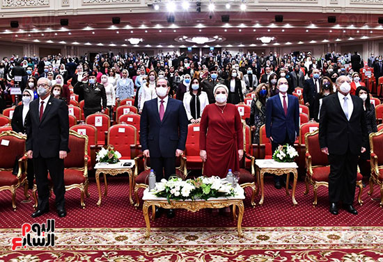 الرئيس السيسي يحتفى بالمرأة المصرية في عيدها مفتاح الحياة وضمير الوطن (7)