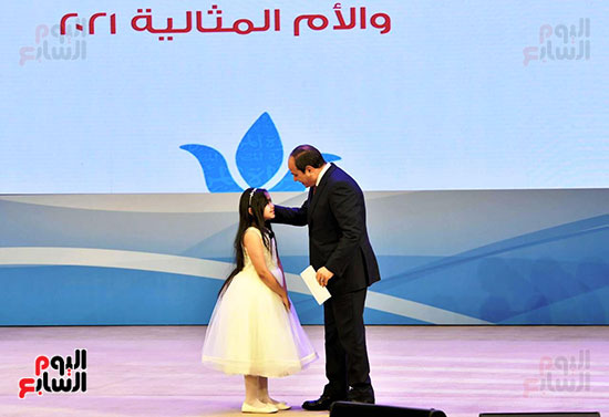 الرئيس السيسي يحتفى بالمرأة المصرية في عيدها مفتاح الحياة وضمير الوطن (6)