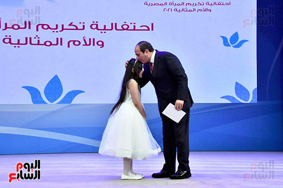الرئيس السيسي يحتفى بالمرأة المصرية في عيدها مفتاح الحياة وضمير الوطن (9)