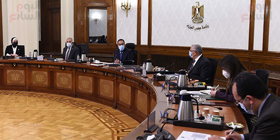 اجتماع رئيس الوزراء مصطفى مدبولى  لمتابعة خطوات التوسع فى منظومة الرى الحديث (2)