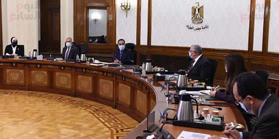 اجتماع رئيس الوزراء مصطفى مدبولى  لمتابعة خطوات التوسع فى منظومة الرى الحديث (1)
