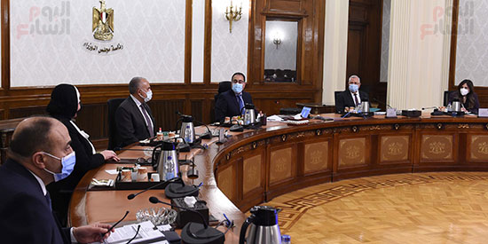 اجتماع رئيس الوزراء مصطفى مدبولى  لمتابعة خطوات التوسع فى منظومة الرى الحديث (4)