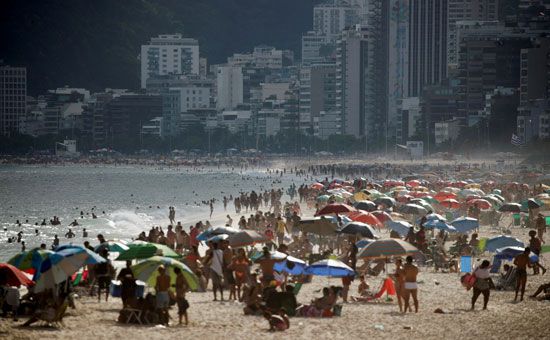 إغلاق شواطئ البرازيل (7)