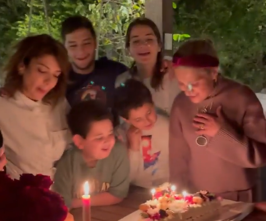 أسرة أصالة تحتفل بعيد ميلاد والدتها