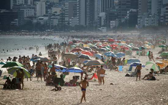 إغلاق شواطئ البرازيل (5)