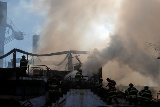 اندلاع حريق هائل داخل دار للمسنين فى نيويورك (3)