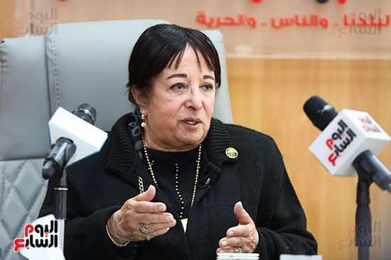 سميرة عبدالعزيز (4)