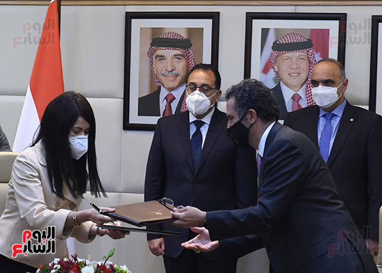 رئيسا وزراء مصر والأردن يشهدان التوقيع على سبع وثائق  (3)