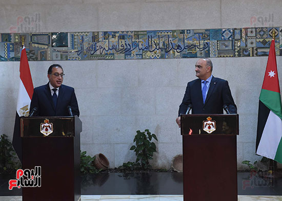 رئيسا وزراء مصر والأردن يشهدان التوقيع على سبع وثائق  (17)