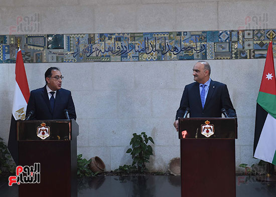 رئيسا وزراء مصر والأردن يشهدان التوقيع على سبع وثائق  (15)