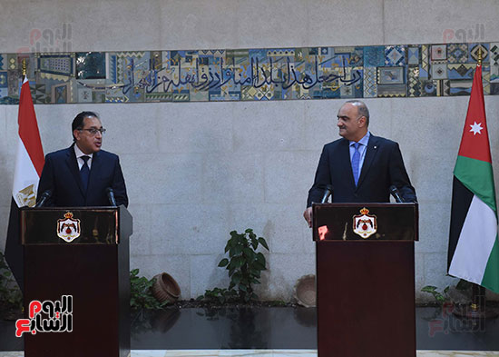 رئيسا وزراء مصر والأردن يشهدان التوقيع على سبع وثائق  (16)